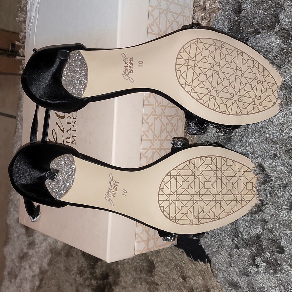 New Jewel Badgley Mischka Sandal - Picture 5 of 5